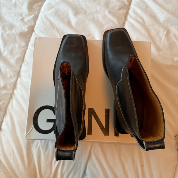 Ganni Aged Effect Leather Ankle Boots (size 41 EU/IT 10 US) - Picture 5 of 8
